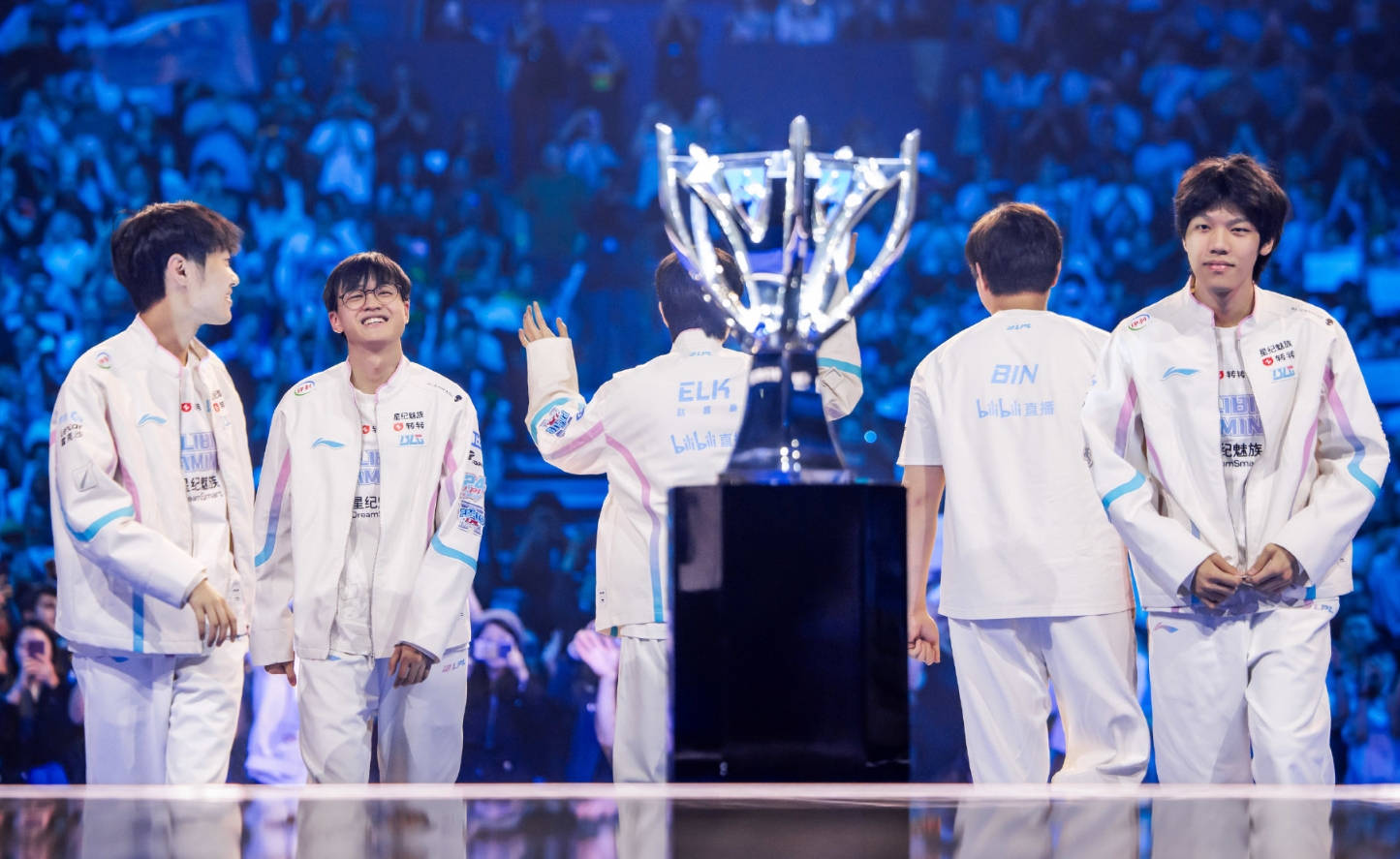 世界赛舞台，英雄联盟代表国家出征荣耀的简单介绍