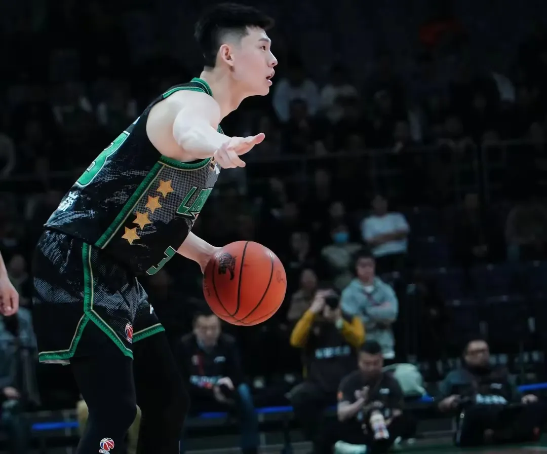 连胜势头难挡！CBA豪取十连胜的简单介绍