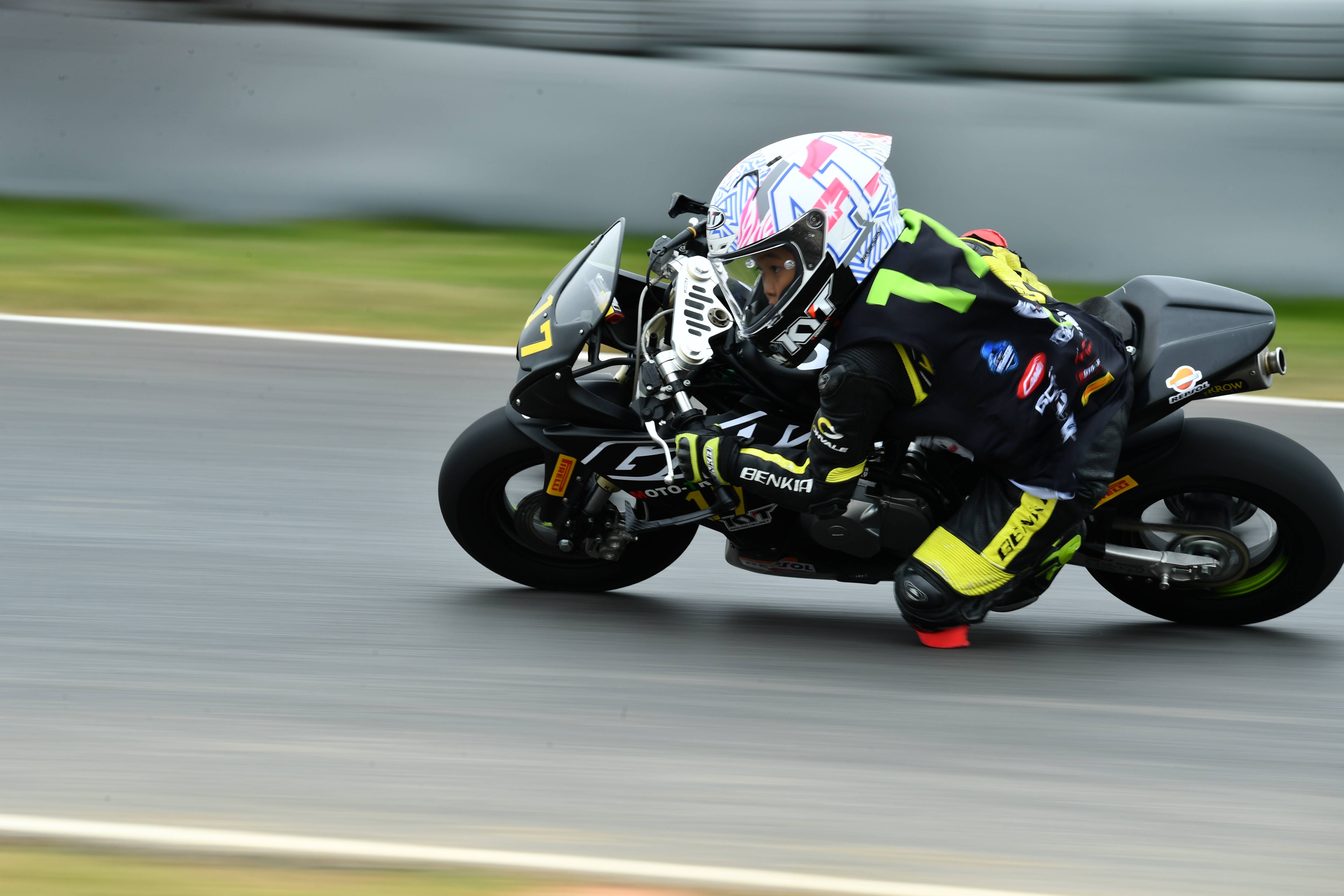 赛车选手发挥出色，荣膺最佳MVP