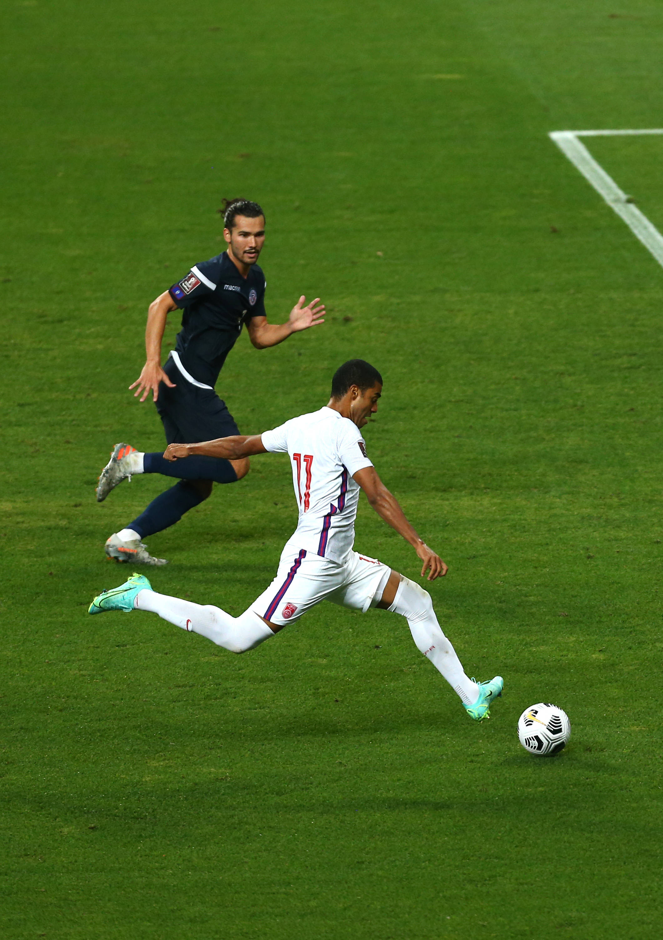 关于足球球员突破自我，表现堪称完美的信息