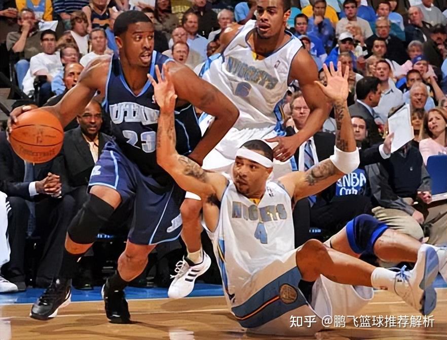 76人完胜猛龙,恩比德扛起全队 76人完胜猛龙,恩比德扛起全队