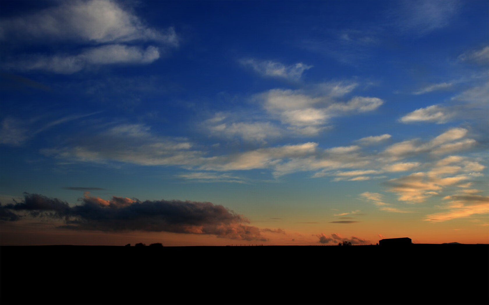 丹麦钢铁防线封锁澳洲攻势，苏亚雷斯里程碑时刻闪耀友谊赛