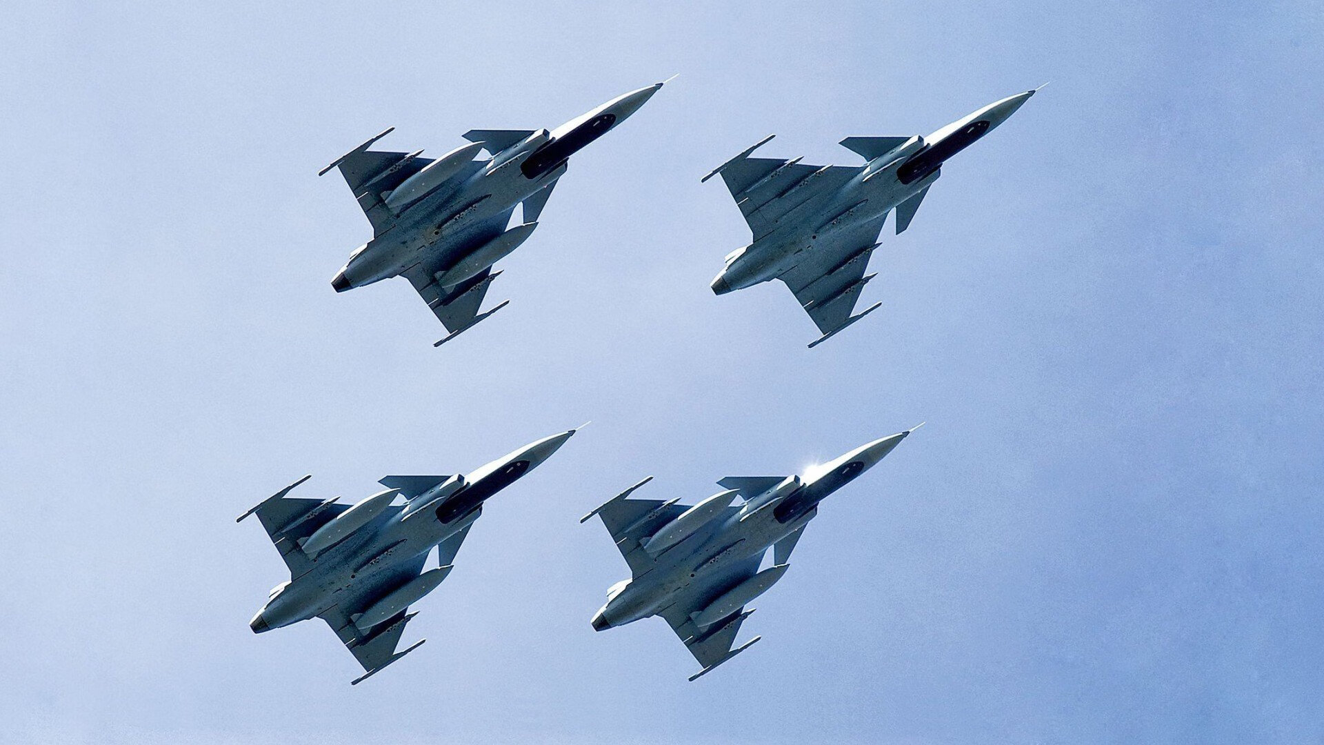 跨越万里的绿茵对决，东决战场上的足球命运博弈