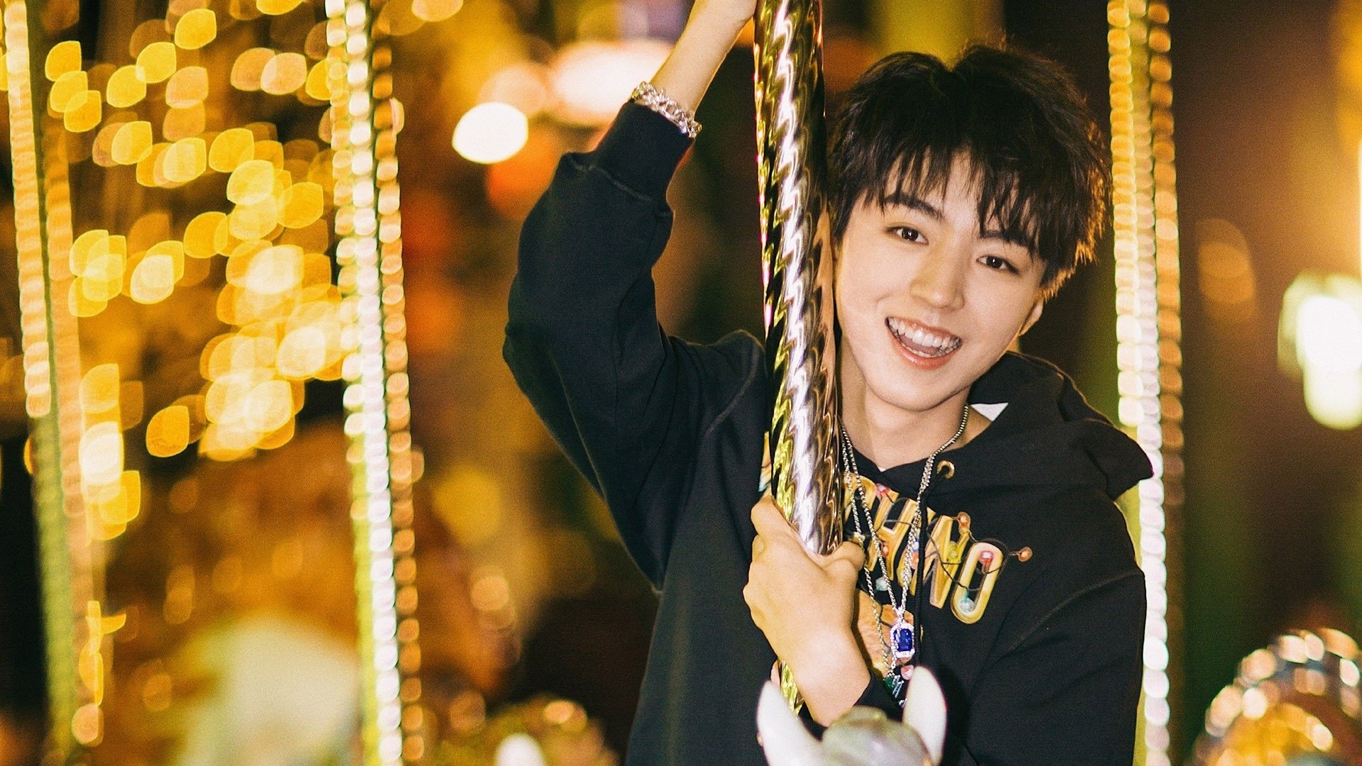 绿茵烽火联赛道，当英格兰对法国的世纪对决在F1年度争冠战中上演