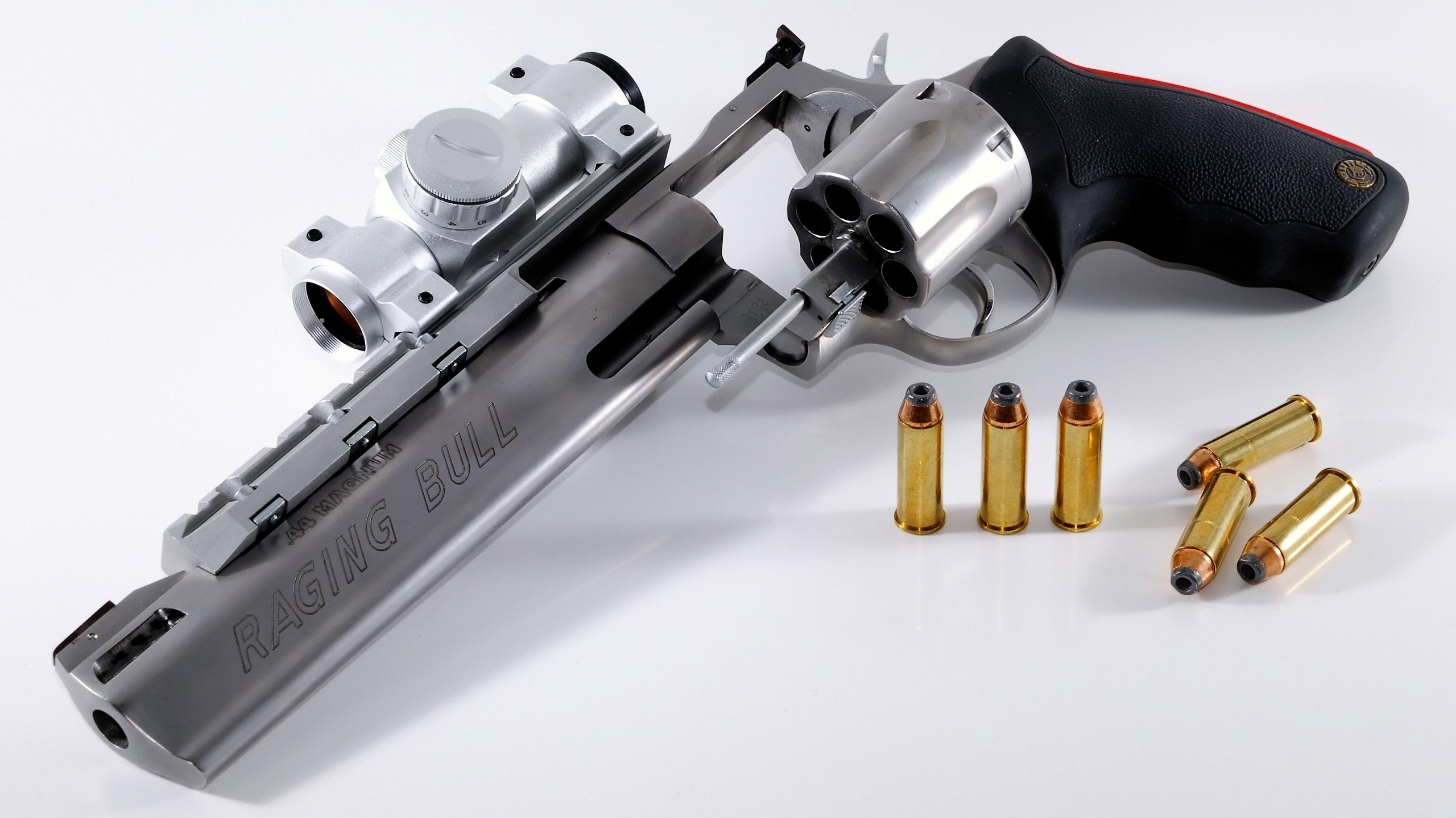 赛道与球场的统治级夜晚，当F1争冠与马克西的奇迹同频